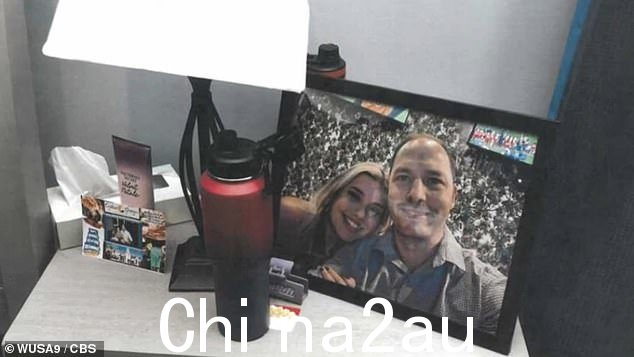 根据检察官的说法,这名互惠生和她的老板布伦丹·班菲尔德有外遇,侦探们在凶杀案发生后回到家里时发现了这一点,并发现了装满现在照片的相框- 克里斯汀去世的卧室里的情侣