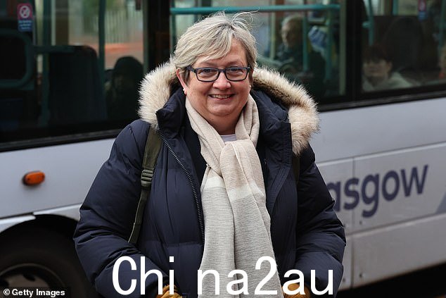 苏格兰民族党议员乔安娜·切里 (Joanna Cherry) 表示:“很高兴看到我的好朋友 JK 罗琳通过发推文捍卫妇女权利,行使言论自由和信仰自由的权利。” class=