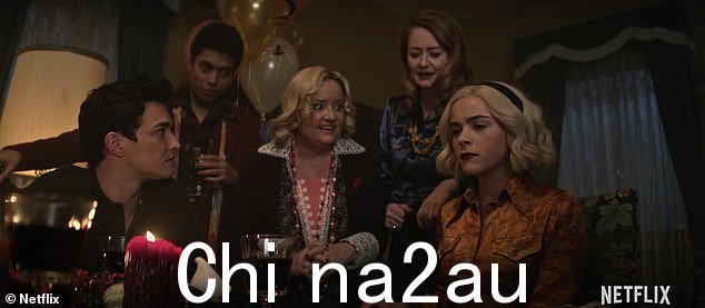 两人一起主演了 Netflix 的《萨布丽娜的惊心冒险》,该剧起源于 Riverdale 的衍生剧(如图)