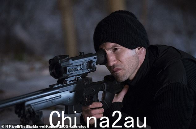 2016 年出演《夜魔侠》第二季后,Netflix 批准了由 Bernthal 主演的衍生剧《惩罚者》,该剧于 2017 年首播并播出了两季