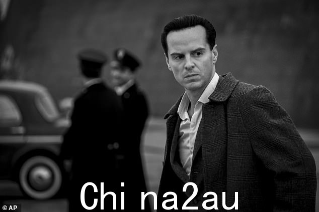 采访安德鲁·斯科特 (Andrew Scott) 谈论他的新 Netflix 剧集《雷普利》(Ripley),Radio 4 Today 的玛莎·卡尼 (Martha Kearney) 顽皮地表示他穿小泳衣看起来“很棒”。图为:安德鲁·斯科特 (Andrew Scott) 饰演汤姆·雷普利(Tom Ripley)