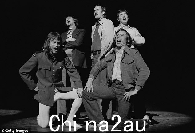 1976 年 4 月 20 日,Monty Python 在纽约市中心的舞台上表演