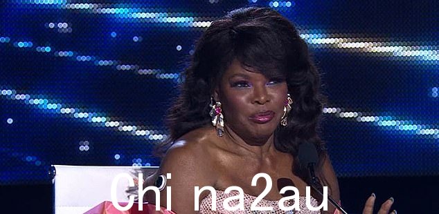 玛西娅·海因斯 (Marcia Hines) 在澳大利亚偶像决赛上半场前倒在更衣室后也被送往医院