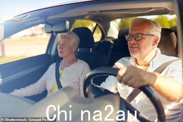 老年驾车者继续热爱驾驶带来的自由和社交联系,持有正式驾驶执照的 70 岁以上驾驶者人数创历史新高