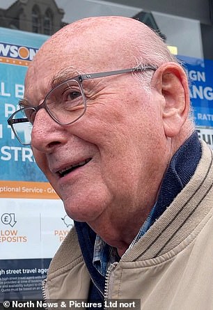 Peter Forster,81 岁(如图),说他通过观看新闻认出了一些名字