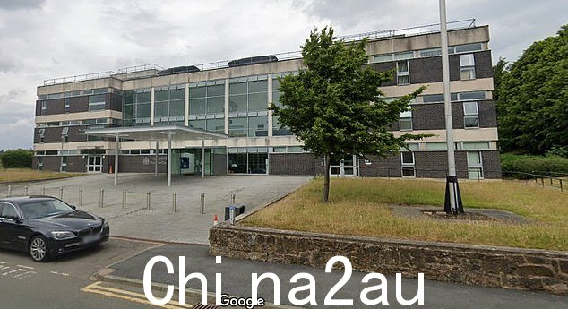 尼尔在承认与患有精神障碍的女性发生性行为并煽动性行为后在莫尔德刑事法庭被判刑