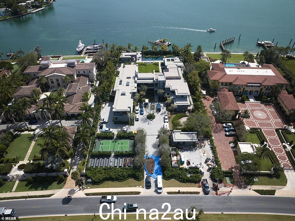 房屋鸟瞰图显示,经过四年的扩建,该房屋几乎已完全完工