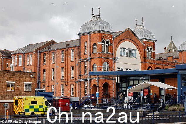 Dean 承认 11 项指控,其中 9 项罪名是从伦敦东部 Leytonstone 的 Whipps Cross 医院盗窃药品