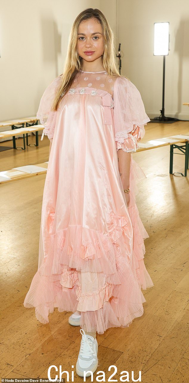 Lady Amelia Windsor 曾为 Dolce & Gabbana 担任模特,目前与 Storm 时尚机构签约,仍然有时间在 Instagram 上与粉丝讨论她的环保热情
