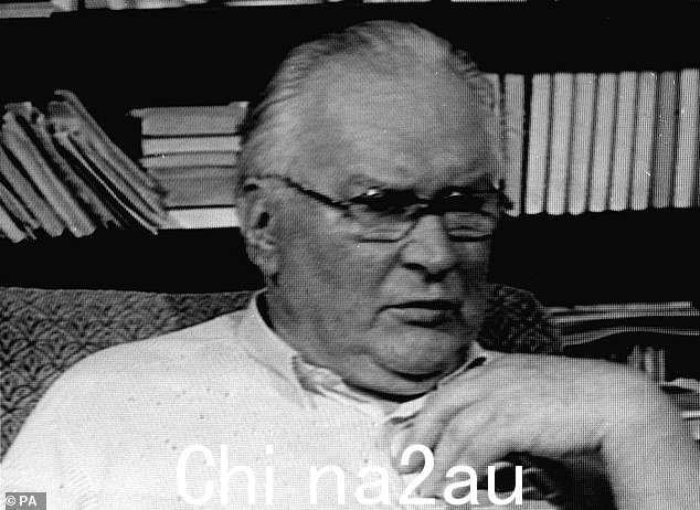 1992 年,Gecas 在针对苏格兰电视台的诽谤案中败诉,该电视台声称他在自己的国家和白俄罗斯领导了针对犹太人的暴行