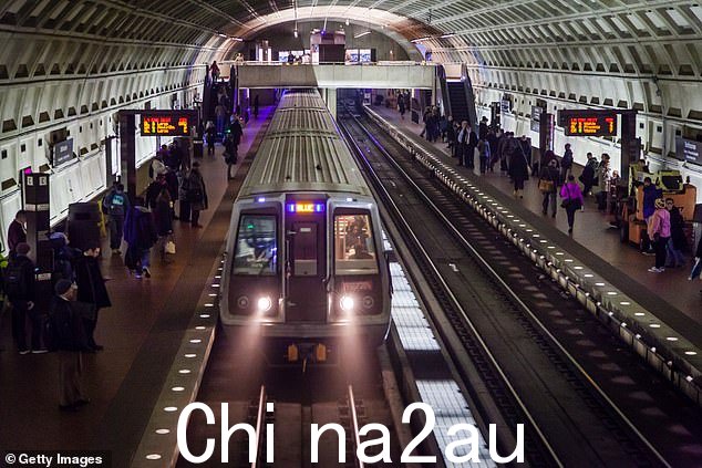 华盛顿的地铁,即地铁,在爆炸发生几秒钟后就变成了一座熔炉,所有氧气都被从隧道中吸走,而避免被烧死的乘客反而窒息而死