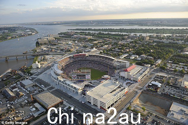 解密文件还预测,在国家公园观看比赛的 35,000 名观众将惨死,他们的衣服被烧毁,表层皮肤被烧焦,只剩下血淋淋的真皮暴露在外