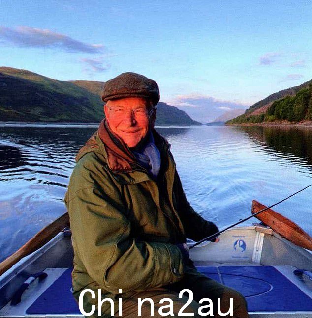 前海军中将罗伯特·沃尔姆斯利爵士帮助指导英国冷战后的国防政策和赢得 1962 年划船比赛的剑桥船员
