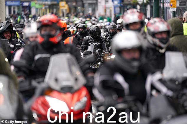 数百人参加了从贝弗利到斯卡伯勒穿越约克郡的 75 英里骑行