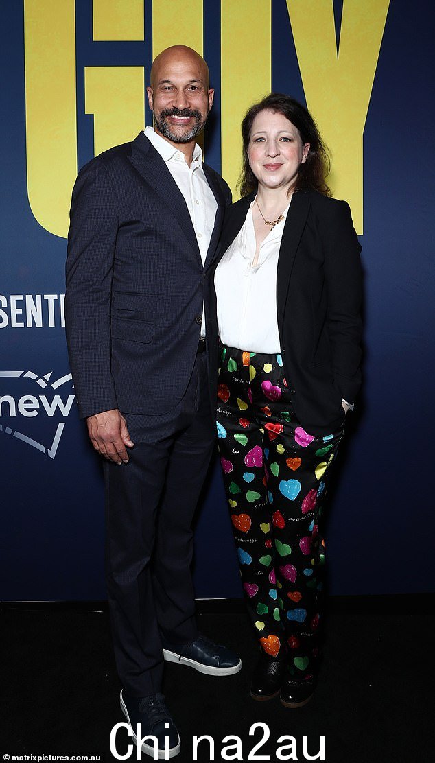 美国编剧兼喜剧演员 Keegan-Michael Key(左)也出席了此次活动,与妻子 Elle(右)一起出席,她穿着一些非常时髦的休闲裤