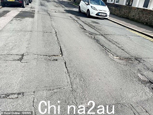 在废水罐车开始使用 Range Road 泵站之前,St Leonards 路(如图)已经需要维修。