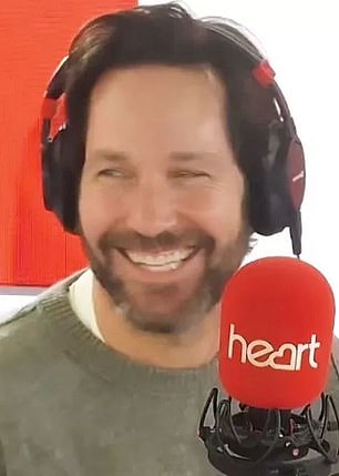 这位 55 岁的演员(如图)周一早上出现在阿曼达的 Heart FM 早间节目中,他在节目中谈到了他在《捉鬼敢死队:冰雪帝国》中的最新角色,在第二部中再次扮演了 Grooberson 先生的角色time