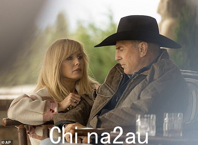 黄石公园,由凯文·科斯特纳和凯利·雷利主演,巩固了泰勒·谢里丹在美国流行文化中的地位。他和约翰·林森创作了这部剧