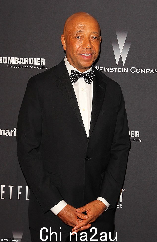 Aoki 是唱片大亨拉塞尔·西蒙斯 (Russell Simmons) 的女儿,2014 年在比佛利山庄看到他告诉 TMZ,他“不会因为她的选择而踢腿尖叫”