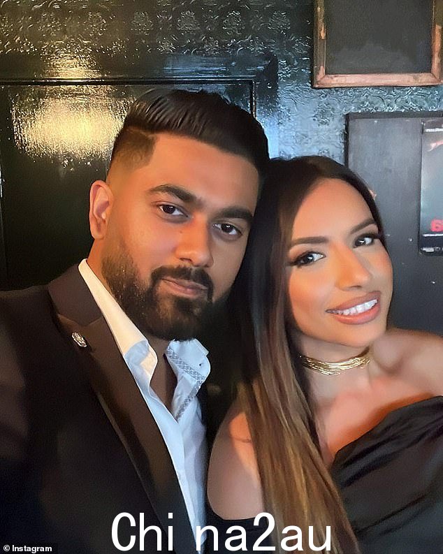 2022 年系列赛获胜者 Harpreet,32 岁,去年 5 月与 31 岁的参赛选手 Akshay 订婚,此前他在伦敦屋顶展示红玫瑰求婚