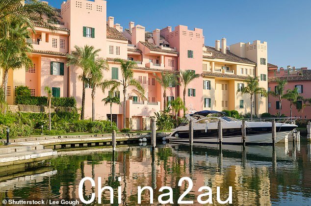 太阳海岸索托格兰德的家庭仅收到一天警告,在地方当局关闭水龙头之前装满水桶冲厕所并购买瓶装水