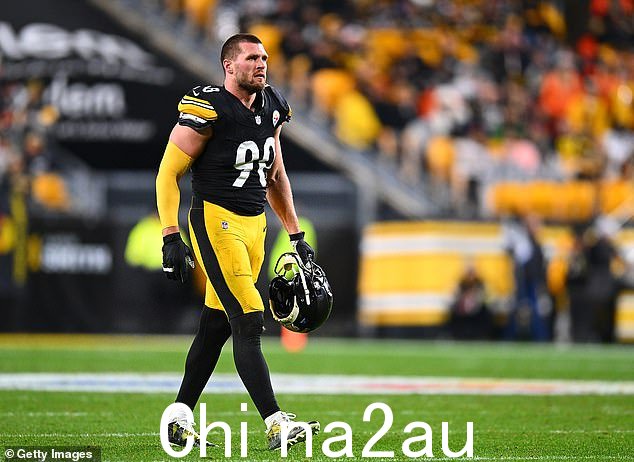 瓦特同意,声称他从 NFL 退役后成为了他所能做到的“最好的父亲”,因为将他的“时间和精力”分配给这项运动和他的孩子不会让任何人受益” class=