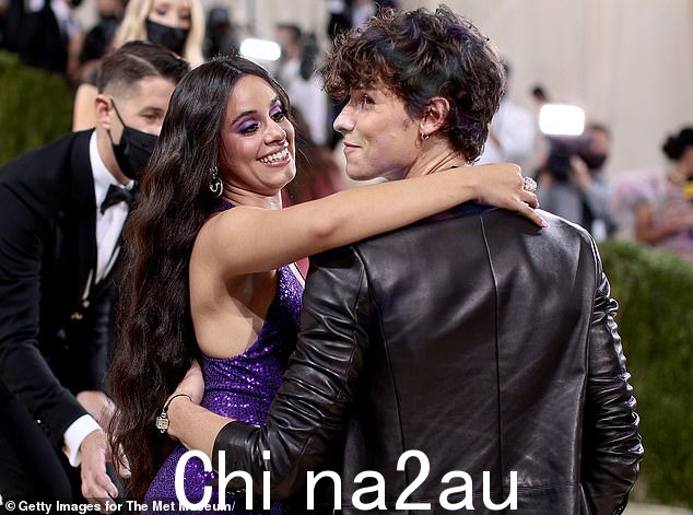 Cabello 曾在 2019 年至 2021 年与肖恩·门德斯 (Shawn Mendes) 交往,去年他们曾短暂重燃恋情