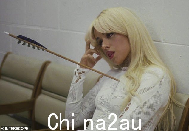 发行单曲《I LUV IT》后,卡贝洛分享了一个状态ment 解释了她爱情生活中的一些“情感戏剧”如何激发了这首歌的灵感” class=