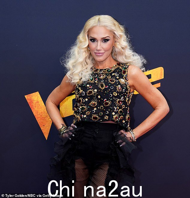 格温·史蒂芬尼 (Gwen Stefani),54 岁,当她和前夫加文·罗斯代尔 (Gavin Rossdale) 2006 年开始生孩子时,她对如何平衡事业与家庭生活表示了一些遗憾;她出现在《The Voice》宣传片中2023 年