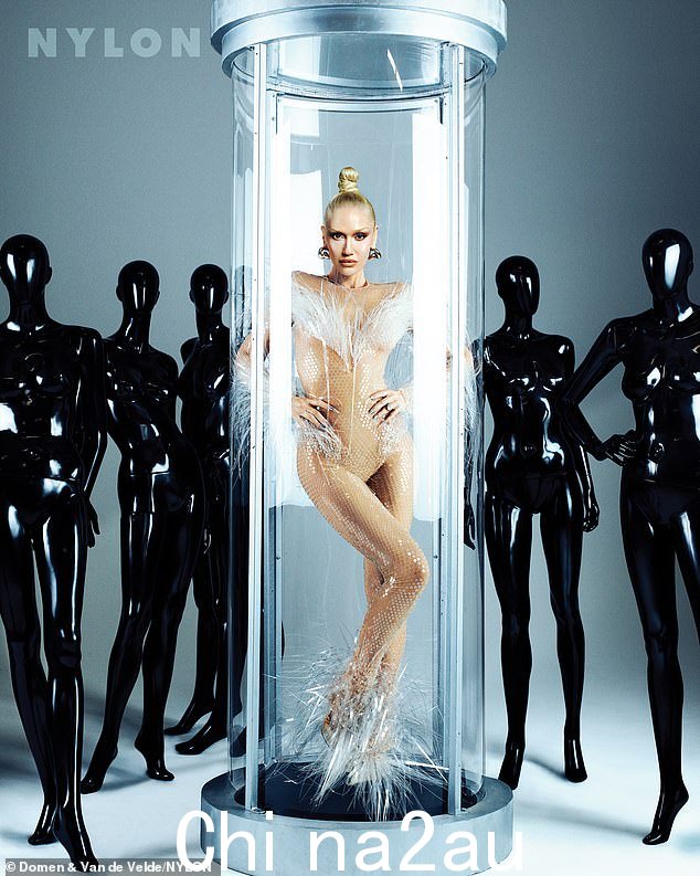 格温·史蒂芬妮 (Gwen Stefani) 穿着裸色紧身衣裤为充满活力的 Nylon 杂志拍摄照片,看起来令人难以置信