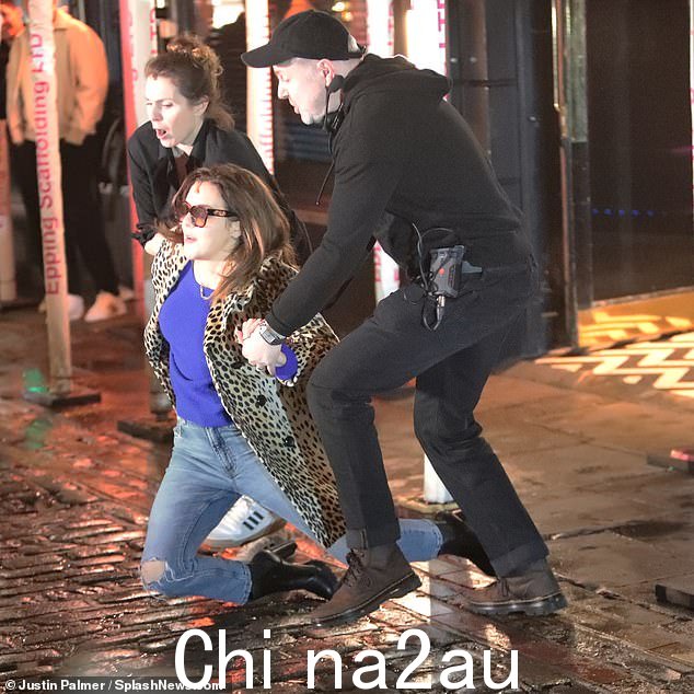 尽管 Sheridan 的表演受到赞扬,其中包括在外面的街道上“喝醉”地摇摇晃晃,但这部作品还是遭到了评论家和观众的猛烈抨击