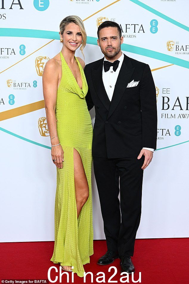 Matthews 和他的妻子 Vogue Williams 出席 2023 年在皇家节日音乐厅举行的 2023 年 EE BAFTA 电影奖