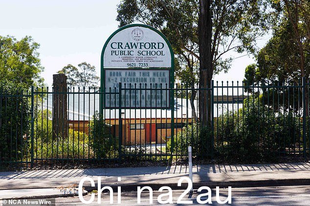 Doonside 的 Crawford 公立学校,周五一名青少年被刺死