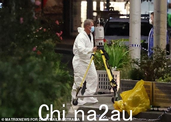 2024 年 4 月 13 日悉尼 NSWWWW.MATRIXNEWS.COM.AUCREDIT:MATRIXNEWS FOR DAILYMAIL澳大利亚作业:邦迪交界处的警察行动