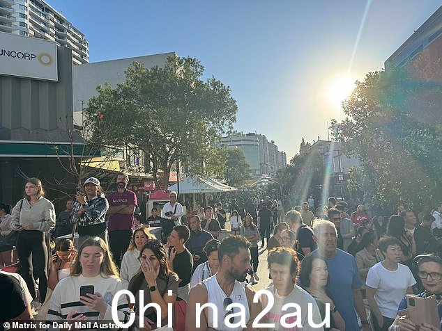今天外出游玩的购物者已从商场撤离