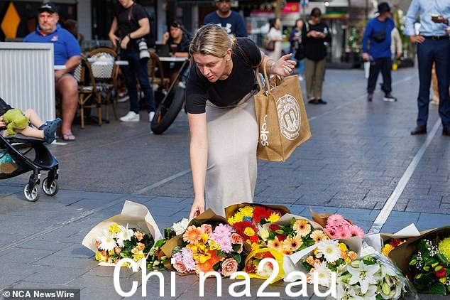 当地人团结起来表达强烈的支持