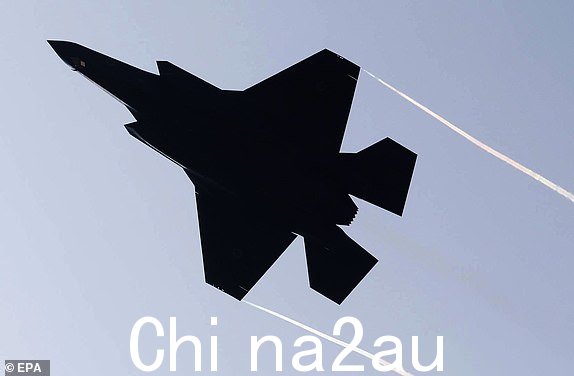epa11278039 一架以色列 F35 战斗机起飞2024 年 4 月 14 日,从以色列中部的一个秘密地点起飞。据以色列国防军称,以色列的防御系统以及以色列在该地区的盟友拦截了“300 多种不同类型的威胁”中的 99%,其中包括无人机、巡航导弹和无人机。伊朗连夜向以色列发射地对地导弹