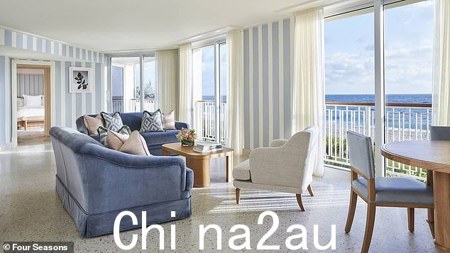 普罗维登西亚套房面积 1,370 平方英尺,今晚售价高达 8,885 美元,提供“全景海景”、“宽敞的起居区”以及两间卧室和浴室