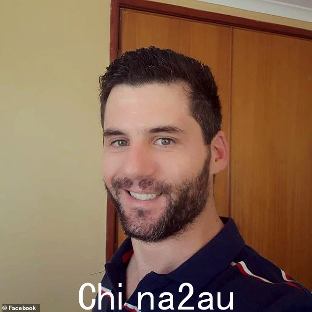 新南威尔士州州长克里斯·明斯 (Chris Minns) - 周六从东京全家度假飞回家 - 周一早上接受 2GB 广播电台采访(如图,Joel Cauchi)