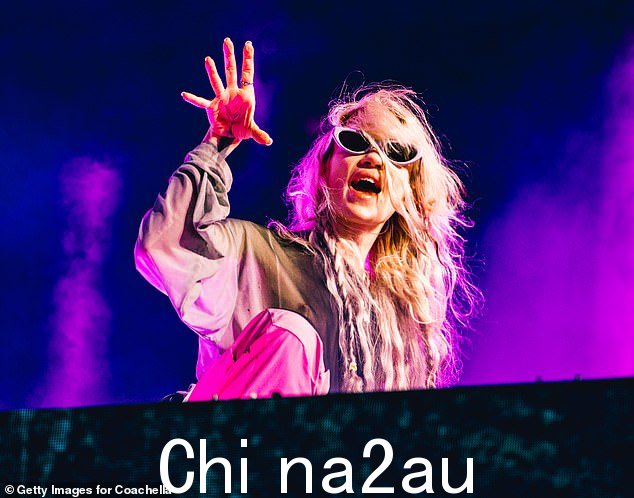 Grimes 在科切拉音乐节上的灾难性演出让她沮丧地尖叫,对此表示歉意