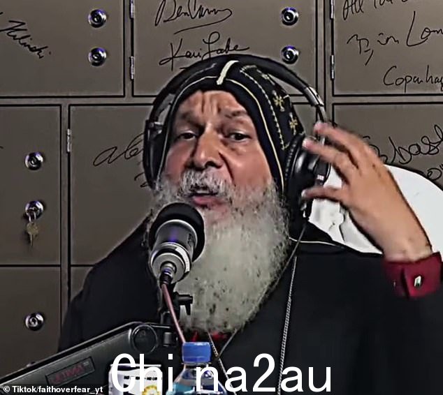 在播客中,伊曼纽尔主教(如图)质疑围绕耶稣(他称耶稣为尔撒)的伊斯兰信仰,并说“真相很伤人”