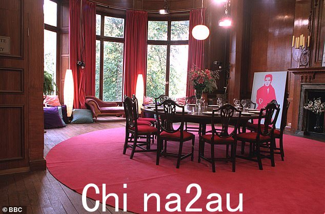威坦赫斯特餐厅的内部照片,拍摄于名誉学院时期,当时它被重新装饰成豪华的环境,角落里有埃尔维斯·普雷斯利的大丝网印刷