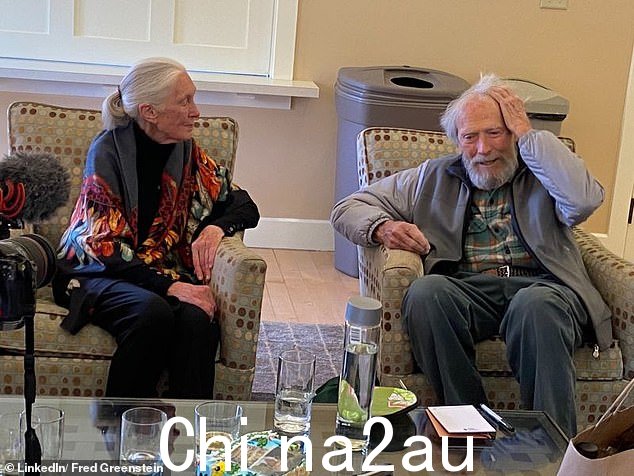伊斯特伍德和古道尔在日落文化中心举行的活动贵宾接待处特别亮相期间进行了一对一的讨论