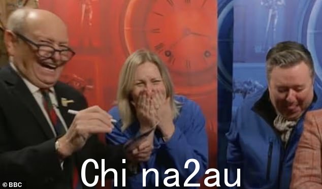当铸铁厕纸架在拍卖会上受到竞标者的欢迎时,他们的精神振奋了