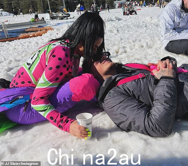 二月份两人还一起去滑雪,就在几个月后,他们在社交媒体上和喝咖啡时第一次联系了