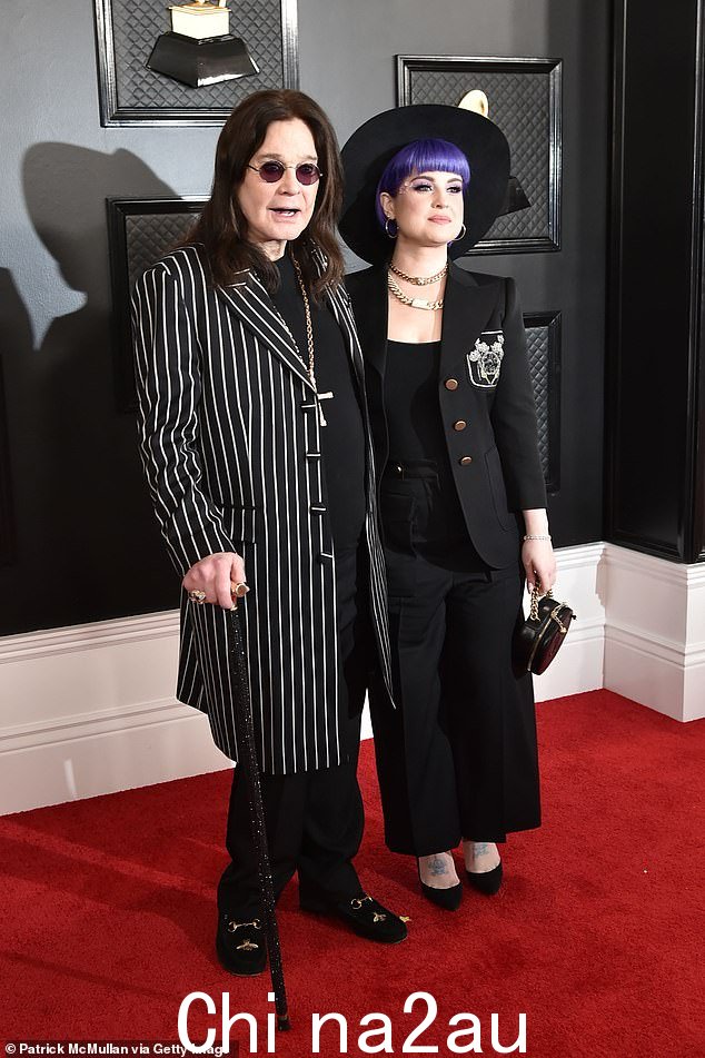 Ozzy Osbourne 的女儿 Kelly Osbourne 在 The Osbourne 中一举成名,现在作为一名主持人非常成功,但她的歌唱事业并没有完全腾飞
