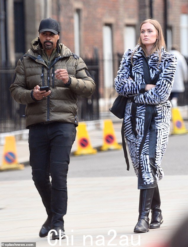 David Haye 和他的女友 Sian Osbourne 周二被发现一起在伦敦共进晚餐,身材冷漠