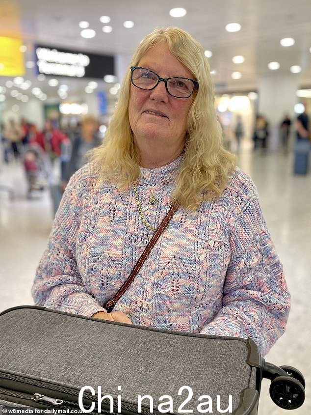 来自澳大利亚昆士兰州的 Yvonne Newbery 表示,今天早上抵达希思罗机场的人是“幸运儿”,因为数百人仍滞留在迪拜