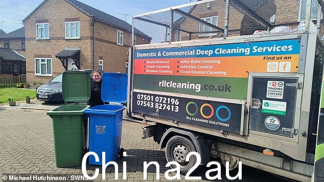 这位三个孩子的父亲聘请了独立公司 RLL Waste Solutions 的服务来处理他的垃圾。花园垃圾箱总共花费 10 - 5 英镑,回收箱花费 5 英镑
