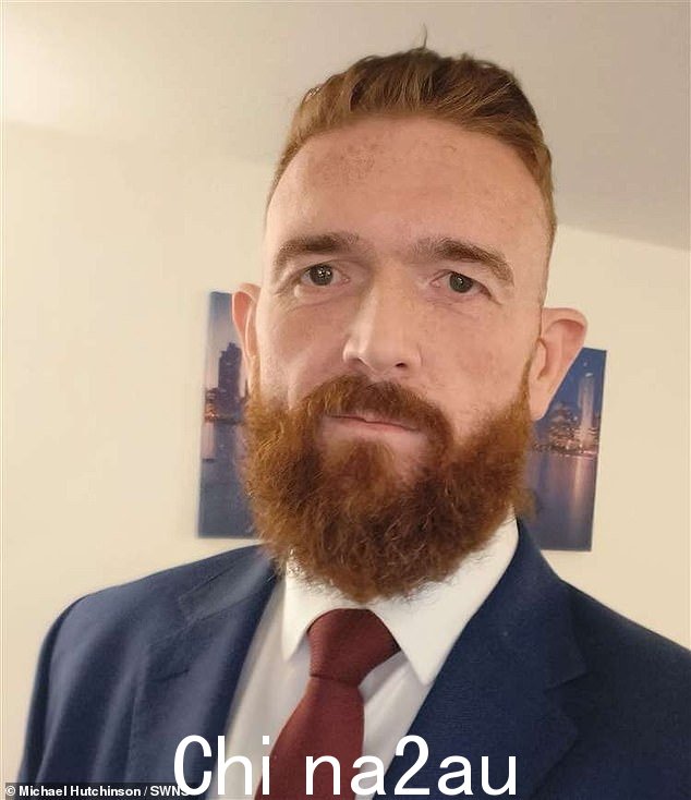 Michael Hutchinson,39 岁,当腐烂的垃圾开始堆积在他家外面时,他对当地议会失去了耐心